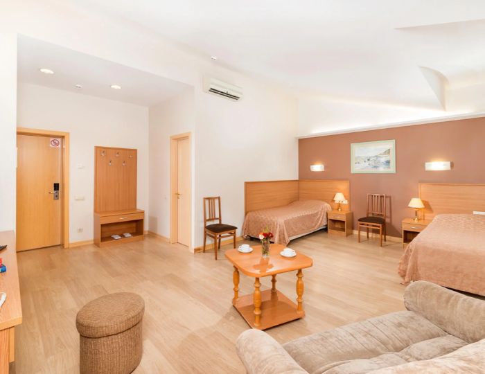 Джуниор сюит 2-местный 1-комнатный с баклконом 4-этаж корпус 3 - Санаторий «Эллада» (Каникулы в Анапе) ФНС